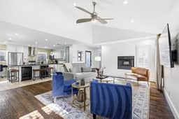 Spacious 2BR 2BA in Uptown Dallas Walk to Dining - Image 4