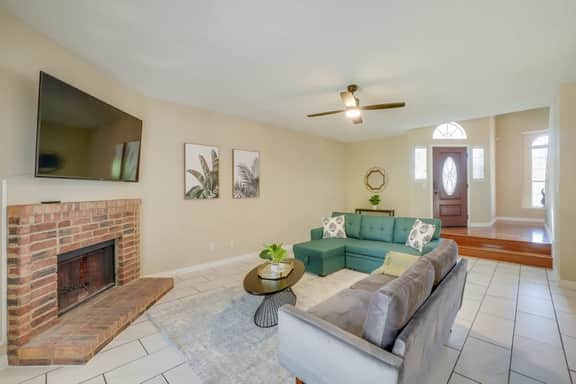 Melody Home near Grapevine, DFW Airport w backyard - Image 3