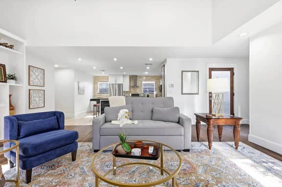 Spacious 2BR 2BA in Uptown Dallas Walk to Dining - Image 5