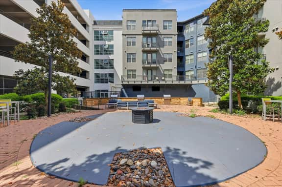 Sleek Condo w Pool & Gym |Central Uptown - Image 3