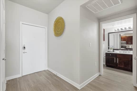 Sleek Condo w Pool & Gym |Central Uptown - Image 5