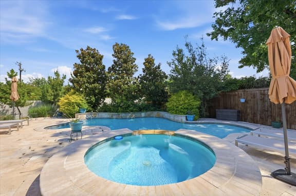 Luxury Dallas Retreat Pool & Putting Green - Image 1